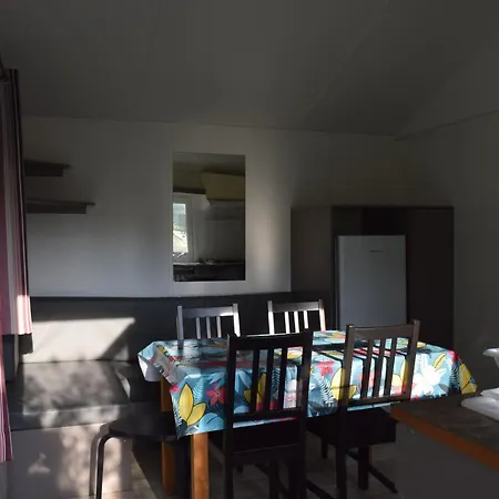 Adults Only La Croix Badeau 3*